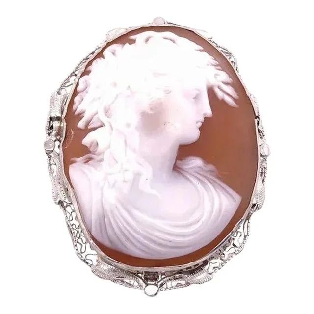 14 Karat White Gold Cameo Pendant or Brooch