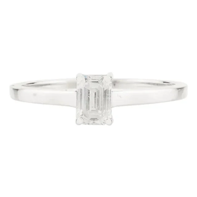18k Gold Emerald-Cut Diamond Modern Engagement Ring Size 7