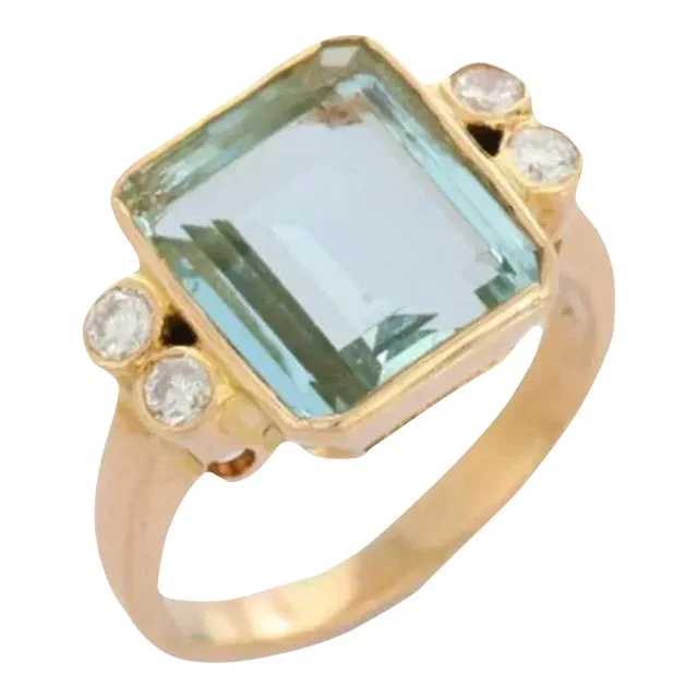 18k Yellow Gold 5.45 Carat Aquamarine and Diamond Cocktail Ring Size 7.5