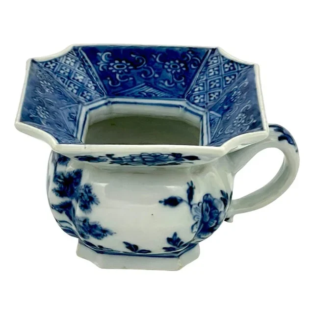 Chinese Blue and White Spittoon, Qing Dynasty, Kangxi Period