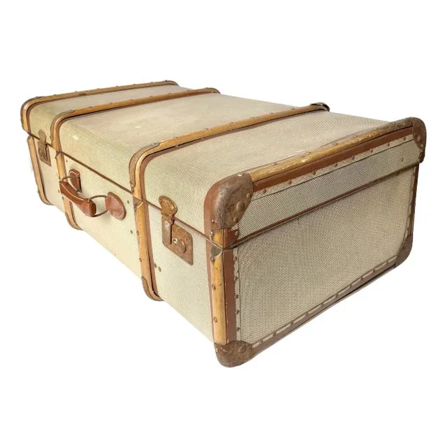 Early 1900s German Bent Wood Trunk With Original Plaid Lining