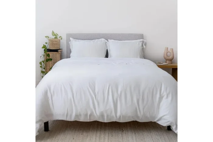Iced Duvet Set in White, Twin