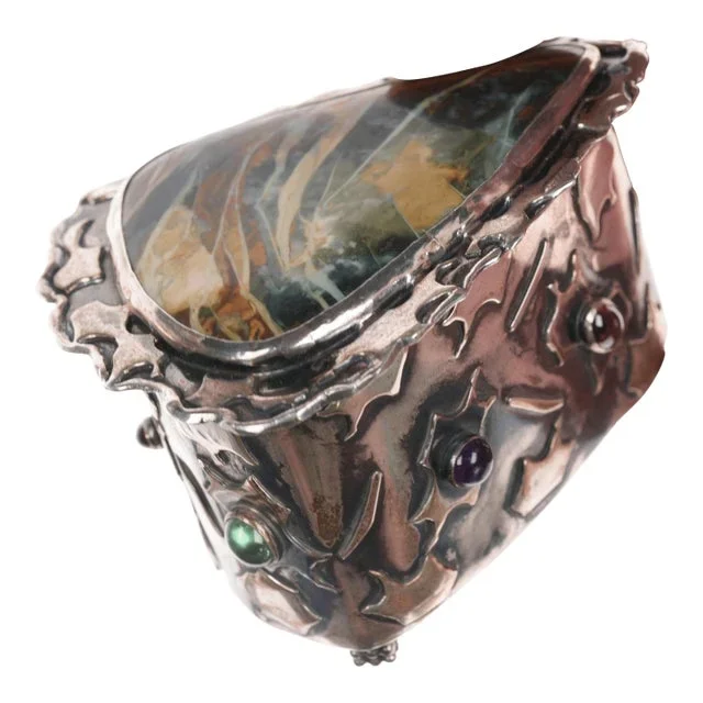 Iriniri Gemstone mounted Sterling silver box/pendant/pin