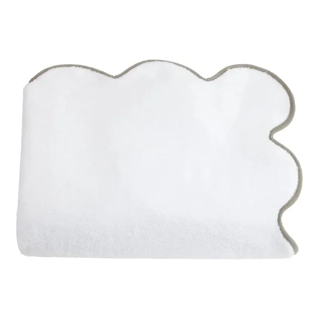 Kassatex x Chairish Scallop Bath Towel, White/Sage