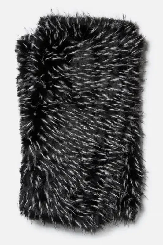 Loloi Throws T0005 Black / White 4‘-2″ X 5‘