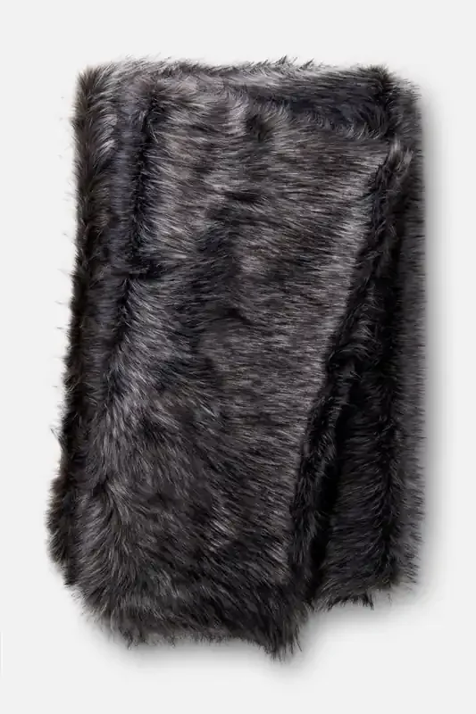 Loloi Throws T0028 Black / Grey 4‘-2″ X 5‘