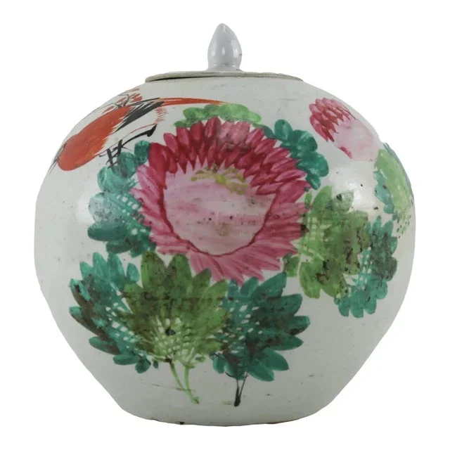 Mid 19th Century Chinese Mid-Qing Dynasty Famille Rose Jar