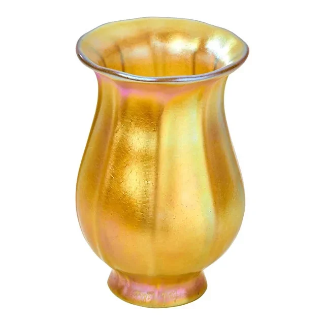Mid 20th Century Carl Radke Tiffany Style Fluted Tulip Art Glass Lamp Shade