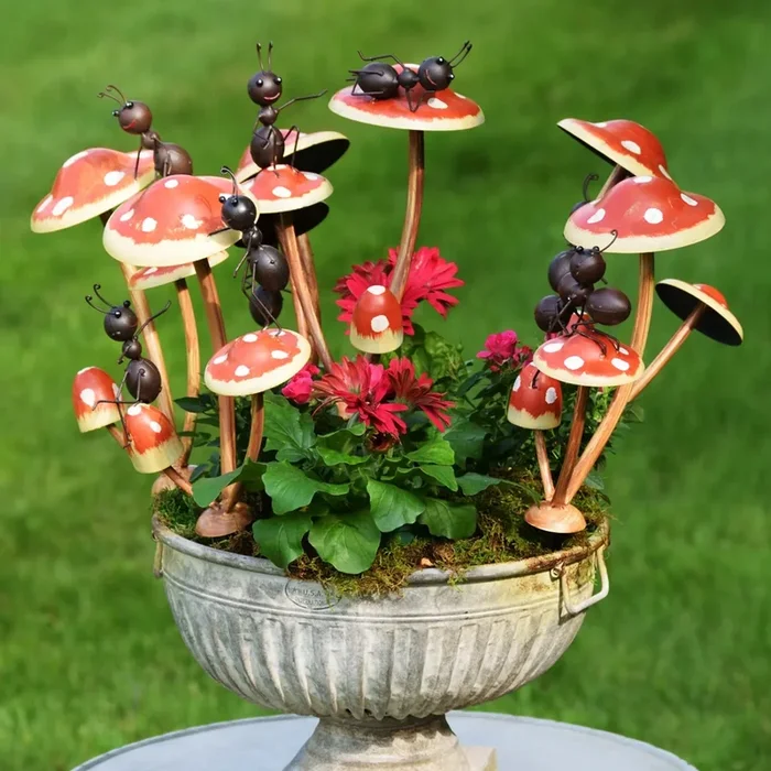 Set of 6 Funny Ants on Mushroom Garden Stakes