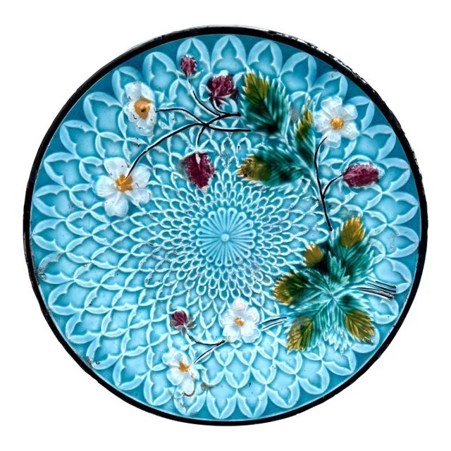 Small Majolica Strawberries Plate Villeroy & Boch Circa 1900
