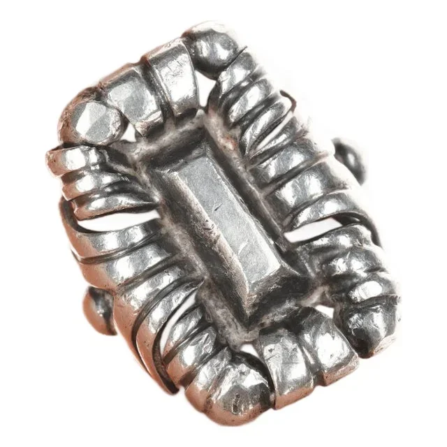sz5 William Spratling silver ring with aztec pattern