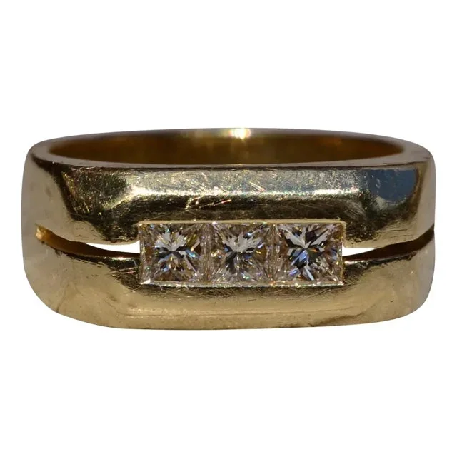 The Gladden: Men’s 14K Yellow Gold Diamond Engagement Ring