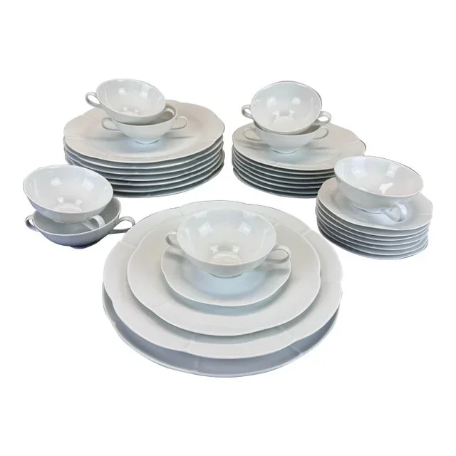 Tirschenreuth Bavaria Cortina Palais Shape White Porcelain Dinnerware Serving for 8, Germany