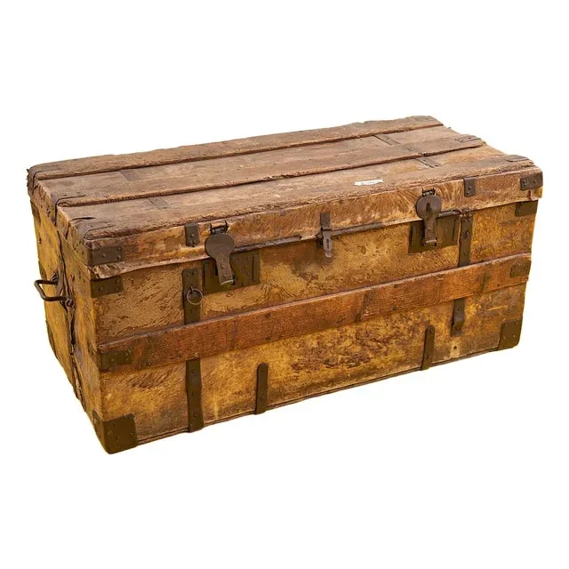 Trunk in Wood and Leather