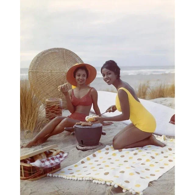 Young Women on the Beach’ Contemporary Archival Color Photograph Print From the Original Negative by Tom Kelley – 16×20